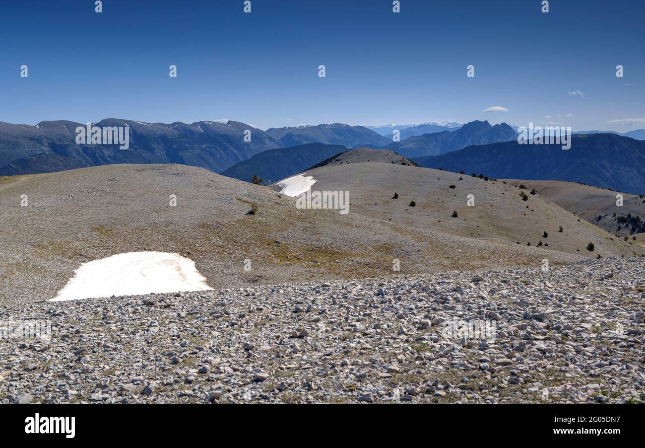 Vista dalla cima del Pedró dels Quatre Batlles, nella catena del Port del Comte (Lleida, Catalogna, Spagna, Pirenei) Foto Stock