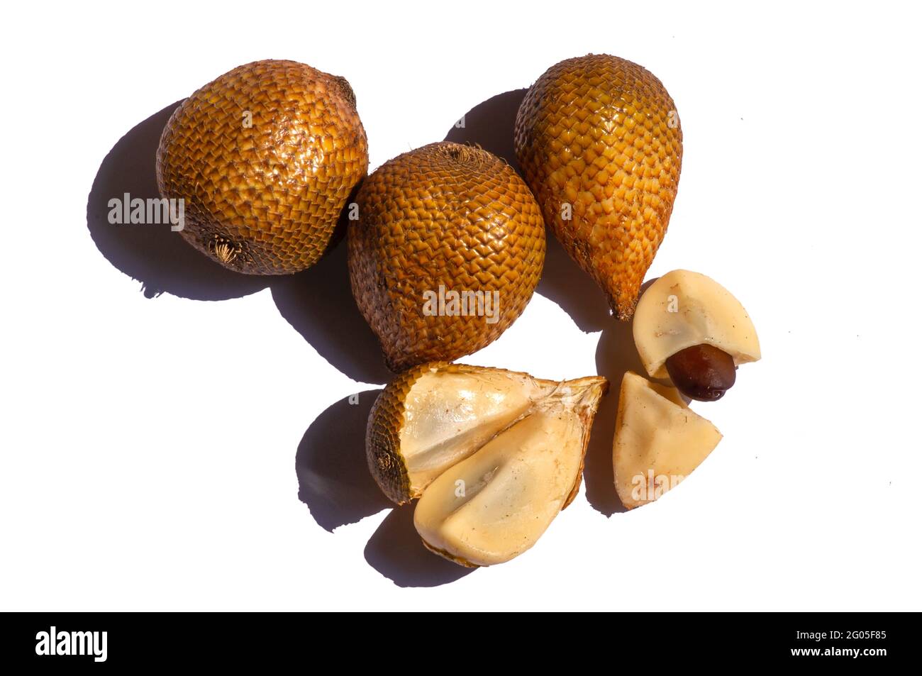 Salak gading (Salacca edulis o Salacca zalacca) noto come frutta di serpente o frutta di pelle di serpente, una specie di palma originaria dell'isola di Giava in Indonesia, Foto Stock