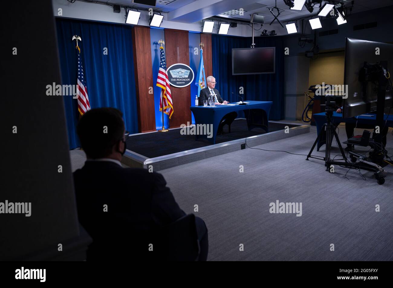 Reportage: Chris Miller, Segretario della Difesa che agisce, parla tramite videoconferenza alle famiglie Gold Star, il Pentagono, Washington, D.C, 5 gennaio, 2021. Foto Stock