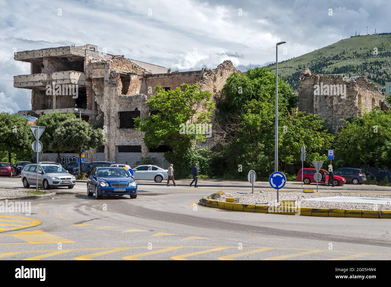 Due edifici distrutti nel 1992-1995 guerra bosniaca, Piazza di Spagna, Mostar, Erzegovina, Bosnia-Erzegovina, Foto Stock