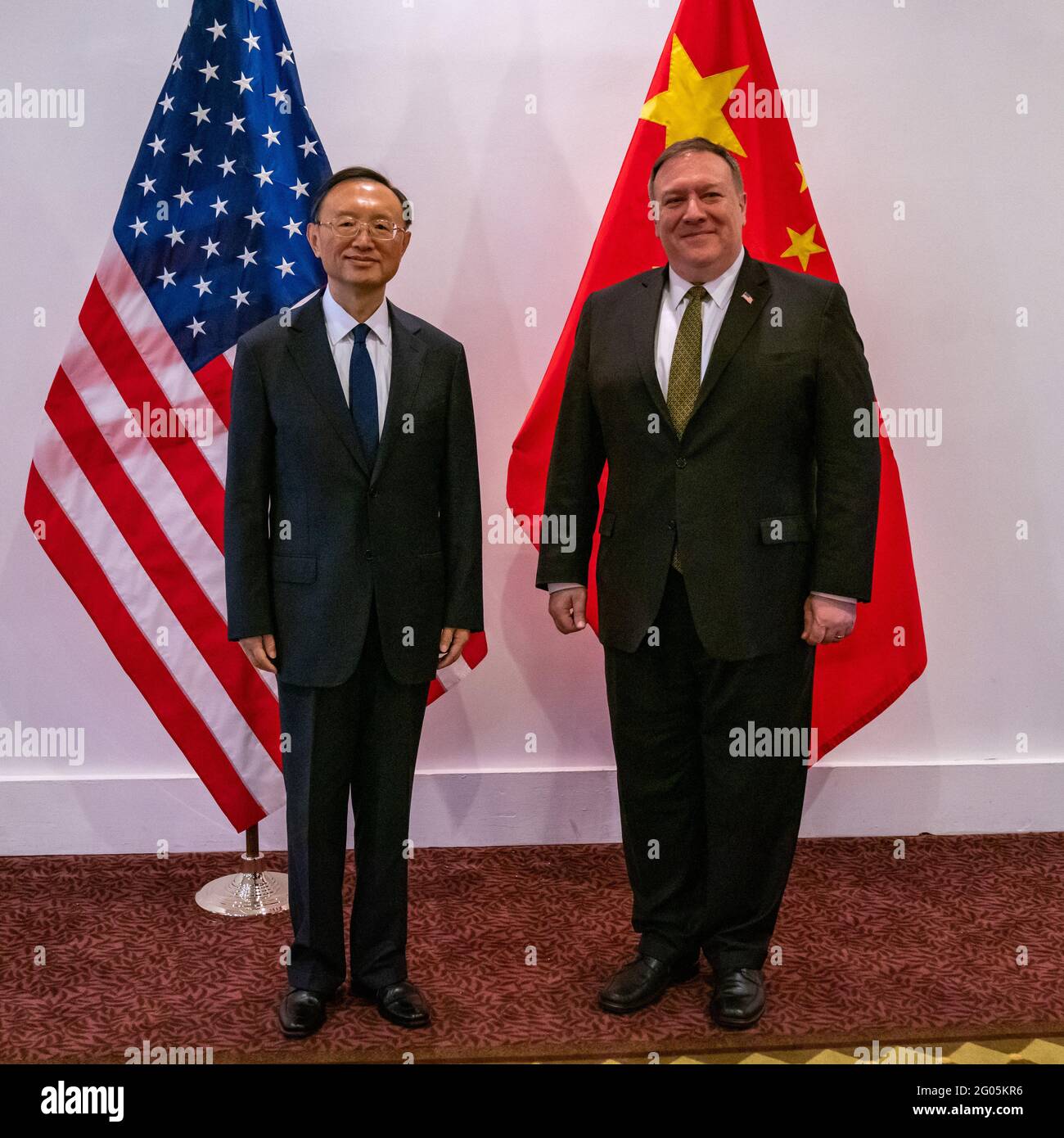 Il 17 giugno 2020, il Segretario di Stato americano Michael R. Pompeo incontra il membro cinese del Politburo Yang Jiechi a Honolulu, Hawaii. Foto Stock