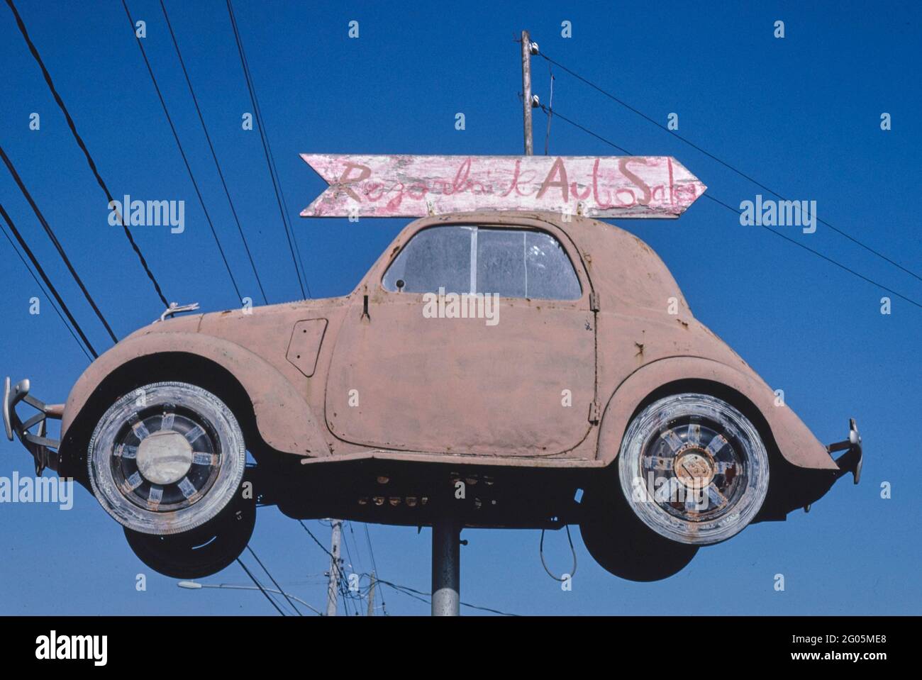 1980 Stati Uniti - Razorback Auto Sales Sign, Route 71, Fayetteville, Arkansas 1984 Foto Stock