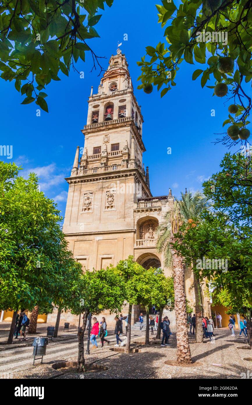 CORDOVA, SPAGNA - 5 NOVEMBRE 2017: Torre della Moschea Cattedrale Mezquita-Catedral di Cordova, Spagna Foto Stock