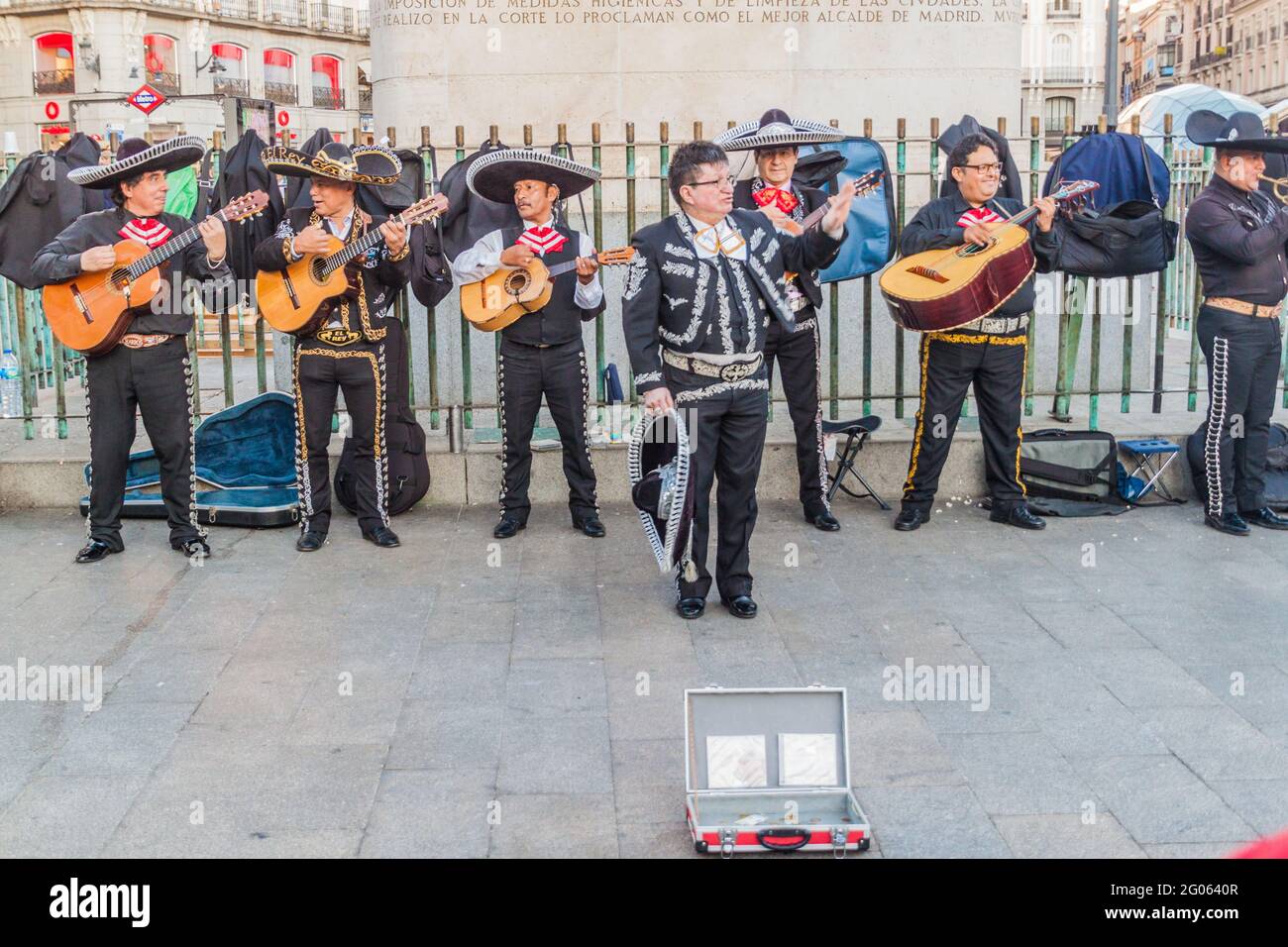 MADRID, SPAGNA - 24 OTTOBRE 2017: Gruppo di Mariachi che si esibisce in piazza Puerta del Sol a Madrid. Foto Stock