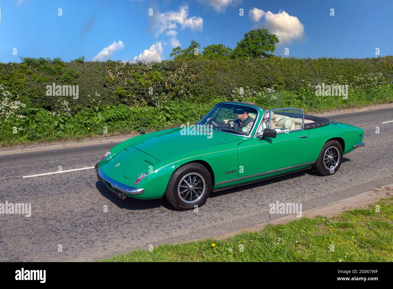 Lotus Elan +2 Auto Classica In Fase Di Conversione In Una Vasca Idromassaggio Personalizzata, Medstead, Alton, Hampshire Inghilterra, Regno Unito Foto Stock - Alamy