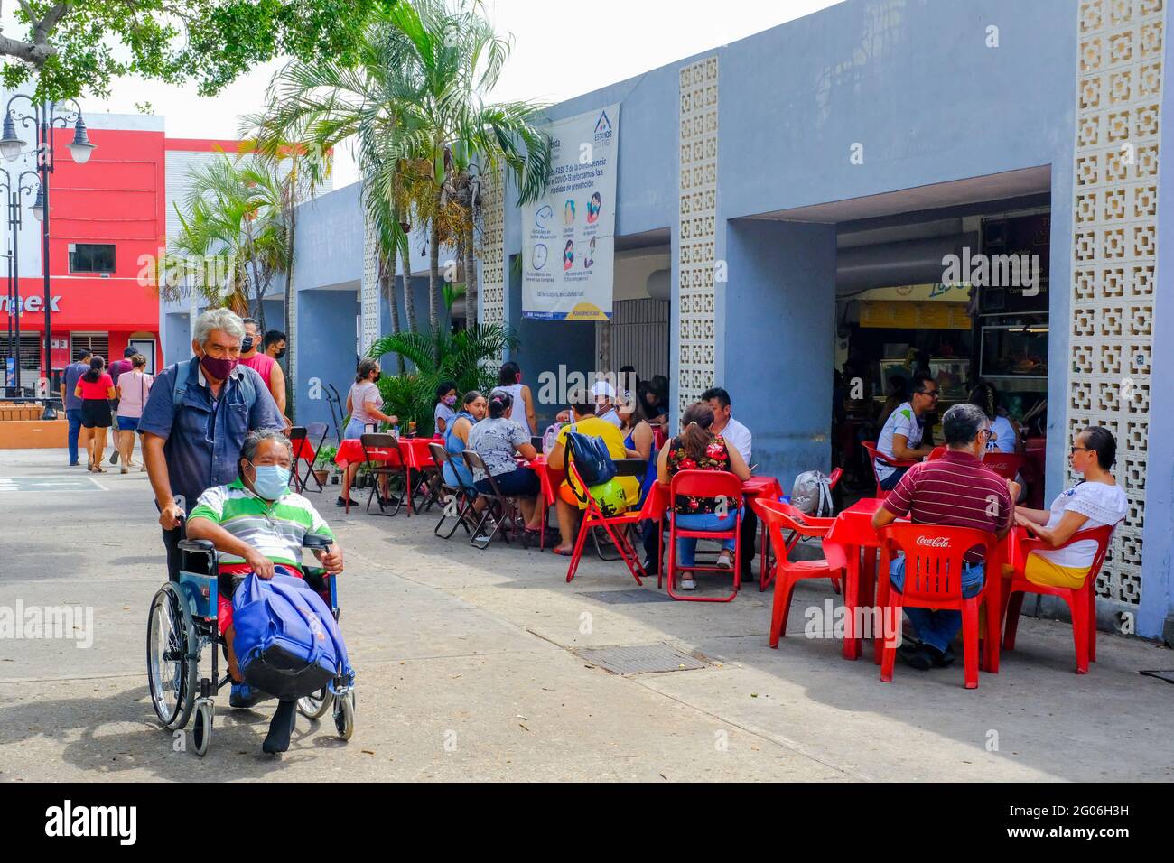Vita quotidiana nel parco di Santiago, durante il Centro pandemico Covid-19 di Merida, Yucatan Messico Foto Stock