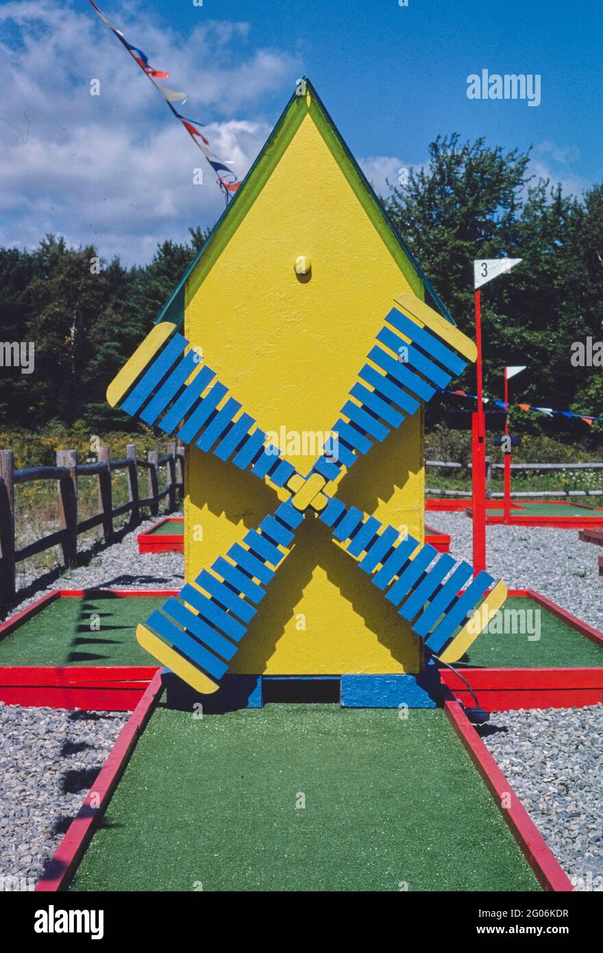 1980 America - Hole in one mini golf, flipper Route 1, Waldoboro, Maine  1984 Foto stock - Alamy