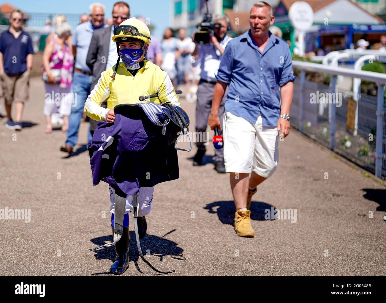 Jockey Marco Ghiani all'Ippodromo di Brighton. Data immagine: Martedì 1 giugno 2021. Foto Stock