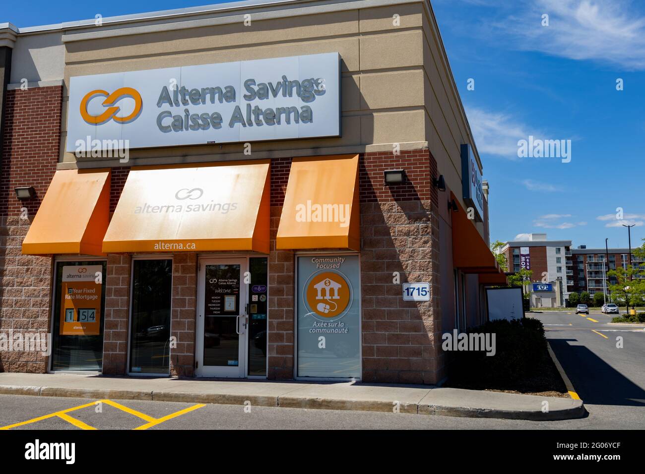 Ottawa, Ontario, Canada - 31 maggio 2021: Una filiale di Alterna Savings Credit Union su Merivale Road a Ottawa. Foto Stock