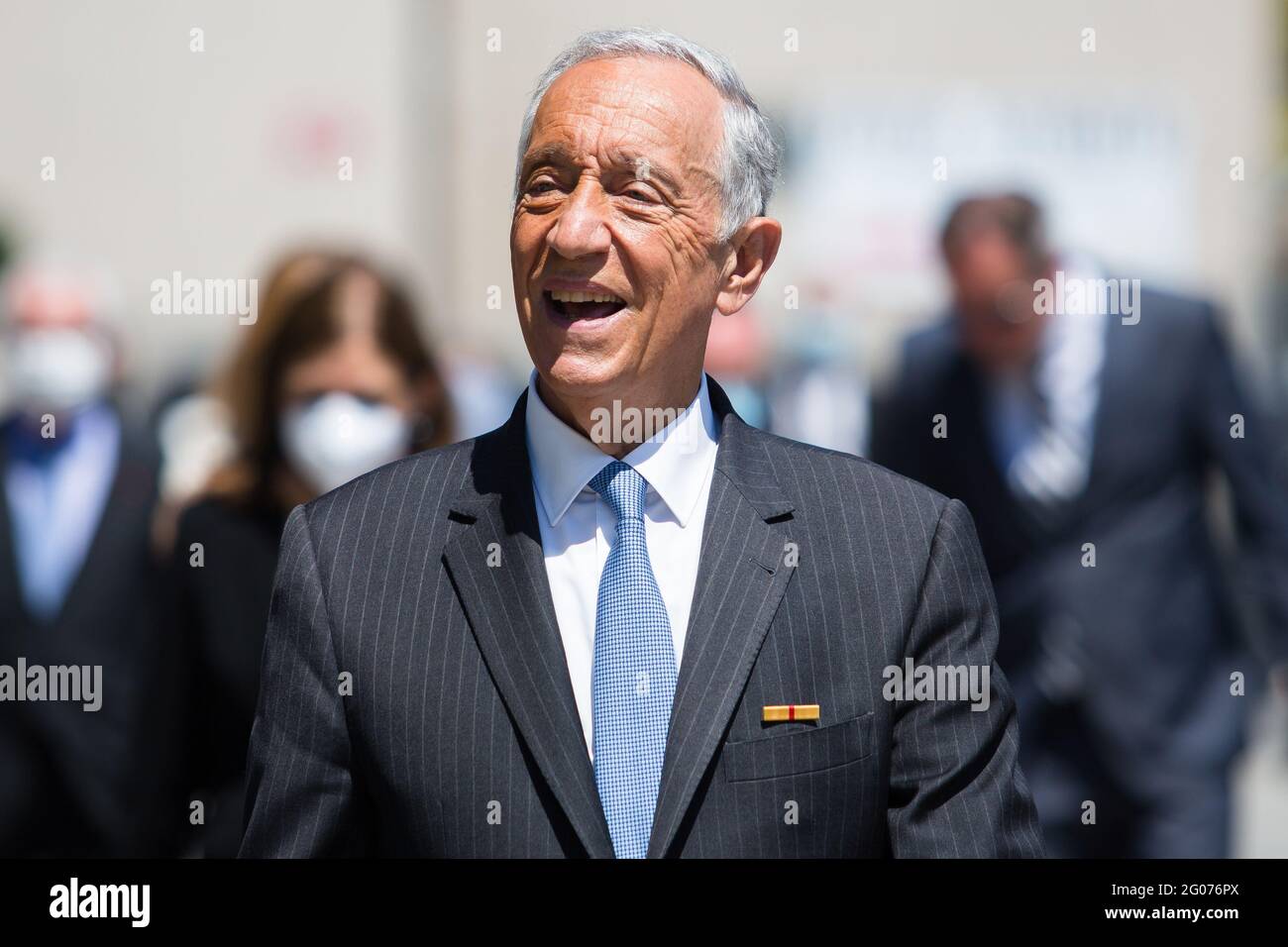 Il Presidente del Portogallo Marcelo Rebelo de Sousa arriva a Kranj per unirsi al presidente sloveno Borut Pahor nel svelare una panchina di amicizia. Il Presidente della Slovenia Borut Pahor e il Presidente del Portogallo Marcelo Rebelo de Sousa hanno svelato una panchina di amicizia dedicata ai legami amichevoli e alla cooperazione tra i due Paesi Durante la visita del Sig. Sousa in Slovenia a Kranj. (Foto di Luka Dakskobler / SOPA Images/Sipa USA) Foto Stock