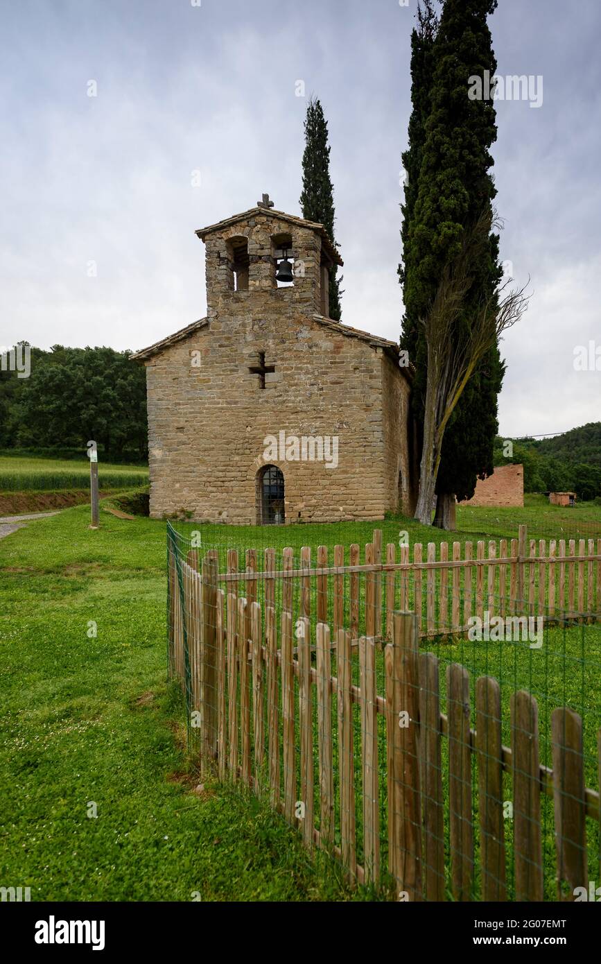 Chiesa di Sant Jaume de Fonollet in primavera (Osona, Barcellona, Catalogna, Spagna) ESP: Iglesia de Sant Jaume de Fonollet en primavera (Osona, Barcellona) Foto Stock