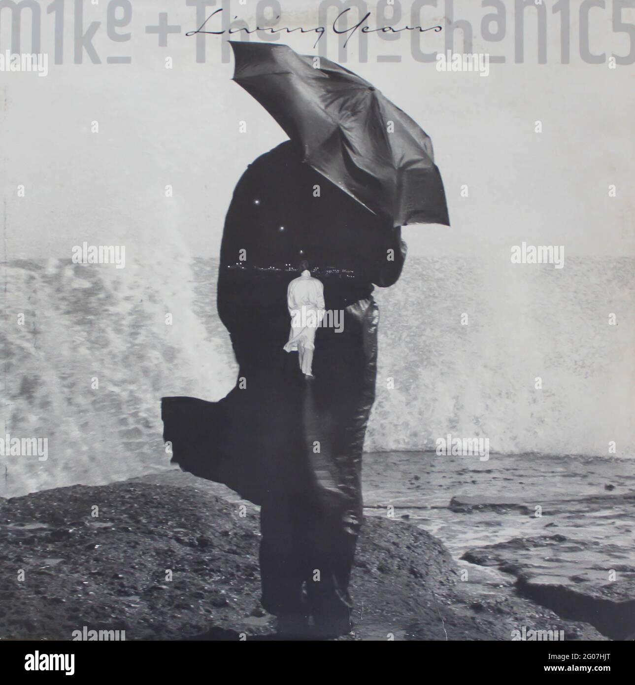 Band soft e pop rock, Mike e l'album musicale The Mechanics su disco LP con dischi in vinile. Intitolato: Copertina dell'album The Living Years Foto Stock