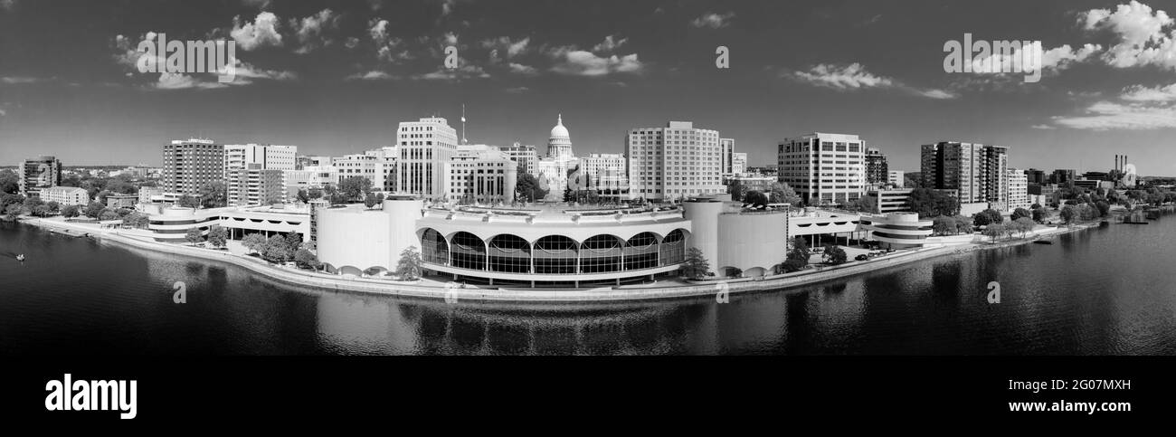 Fotografia aerea di Madison, Wisconsin, USA. Monona Terrace Convention Center e il Campidoglio dello Stato. Foto Stock