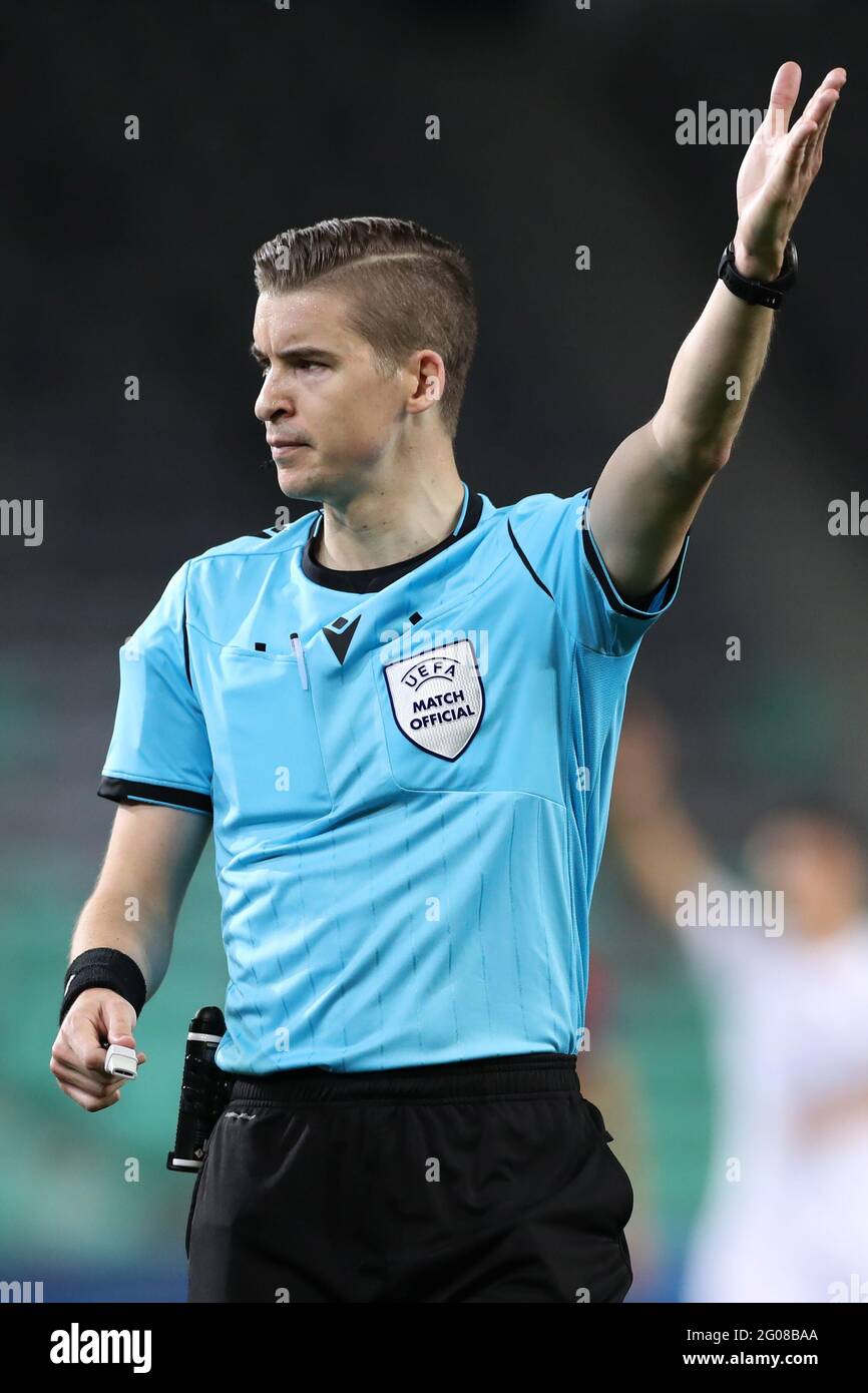 Lubiana, Slovenia, 31 maggio 2021. L'arbitro francese Letexier reagisce durante la partita UEFA U21 Championships 2021 allo Stadion Stoczicw, Lubiana. L'immagine di credito dovrebbe essere: Jonathan Moscop / Sportimage Foto Stock