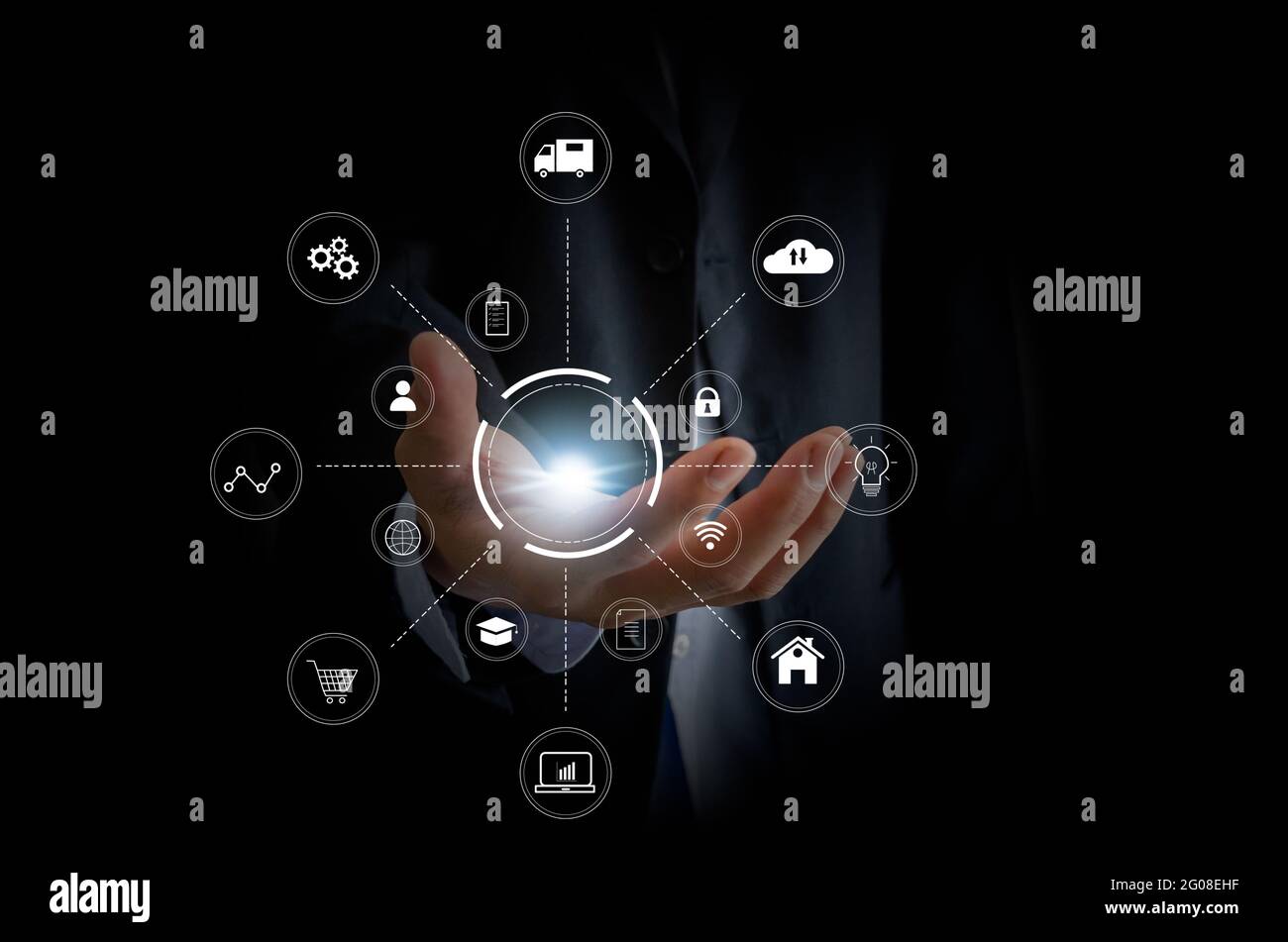 Mano business digitale icona, marketing e shopping social online connessione di rete su moderna interfaccia virtuale. Foto Stock