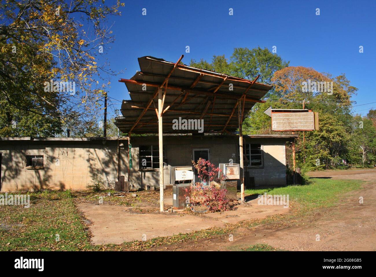 Stazione di benzina abbandonata, Texas orientale rurale Foto Stock