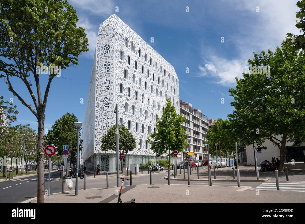 L'architettura moderna, come Corail - BNP, si trova al confine con il Boulevard de Dunkerque, nel quartiere Euromditerrane di Marsiglia, Francia Foto Stock