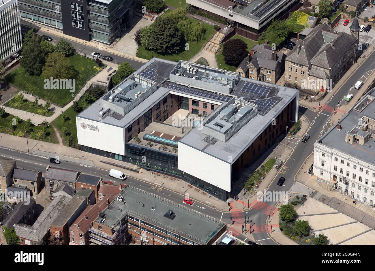 Veduta aerea del Barnsley Sixth Form College, Barnsley Town Center, South Yorkshire Foto Stock