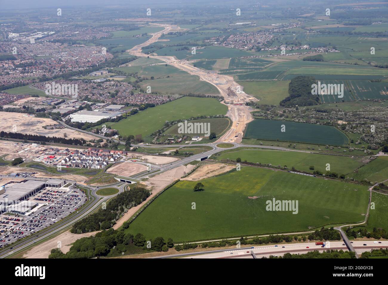 Vista aerea della circonvallazione di Leeds Orbital in costruzione, giugno 2021. Questa immagine dal punto più a sud dell'autostrada M1 che guarda a nord. Foto Stock