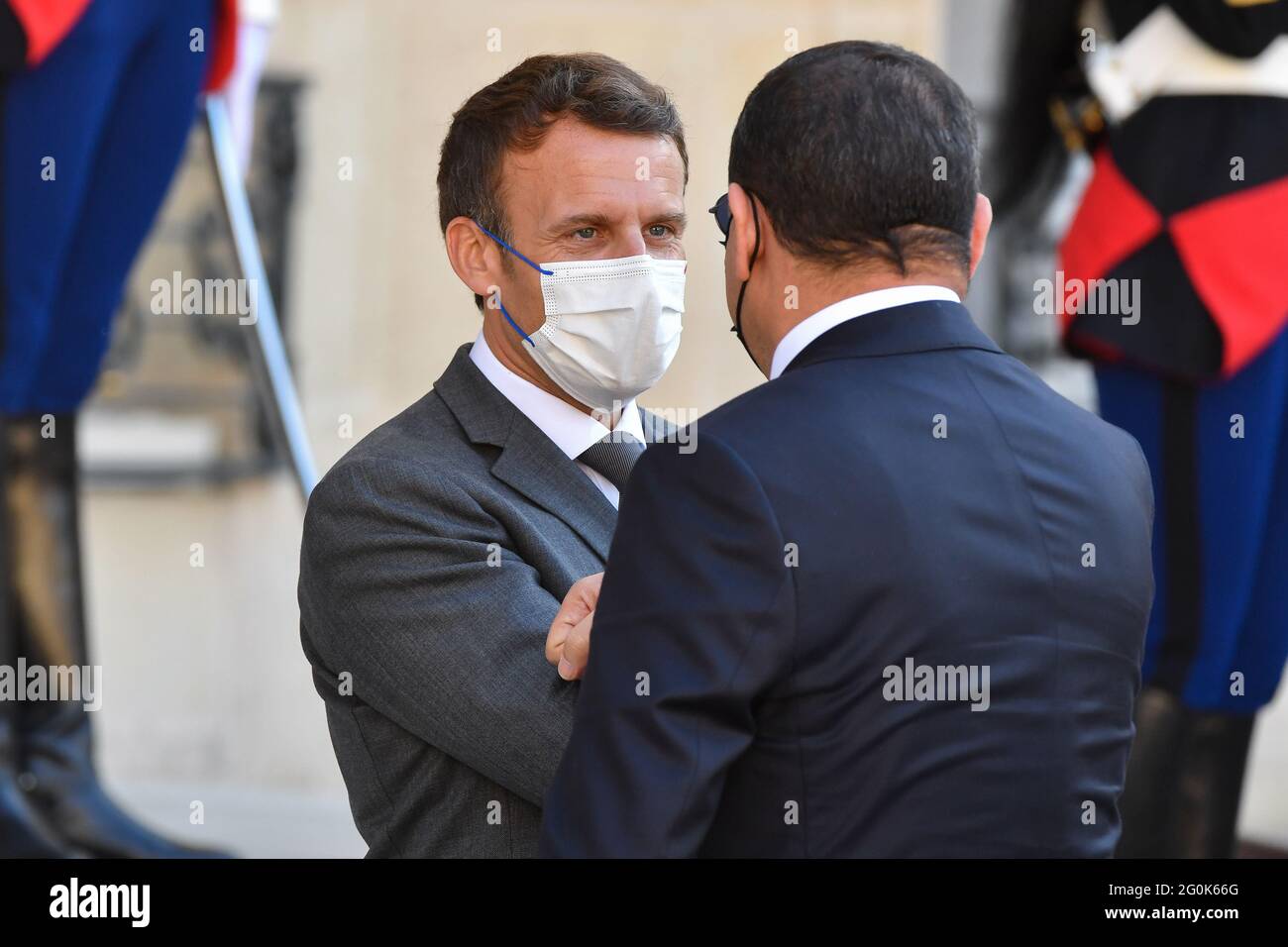 Parigi, Francia. 01 Giugno 2021. il presidente francese Emmanuel Macron, al Palais de l Elysee di Parigi, la Francia incontra il primo ministro libico Abdul Hamid Dbeibeh il 1° giugno 2021. (Foto di Lionel Urman/Sipa USA) Credit: Sipa USA/Alamy Live News Foto Stock