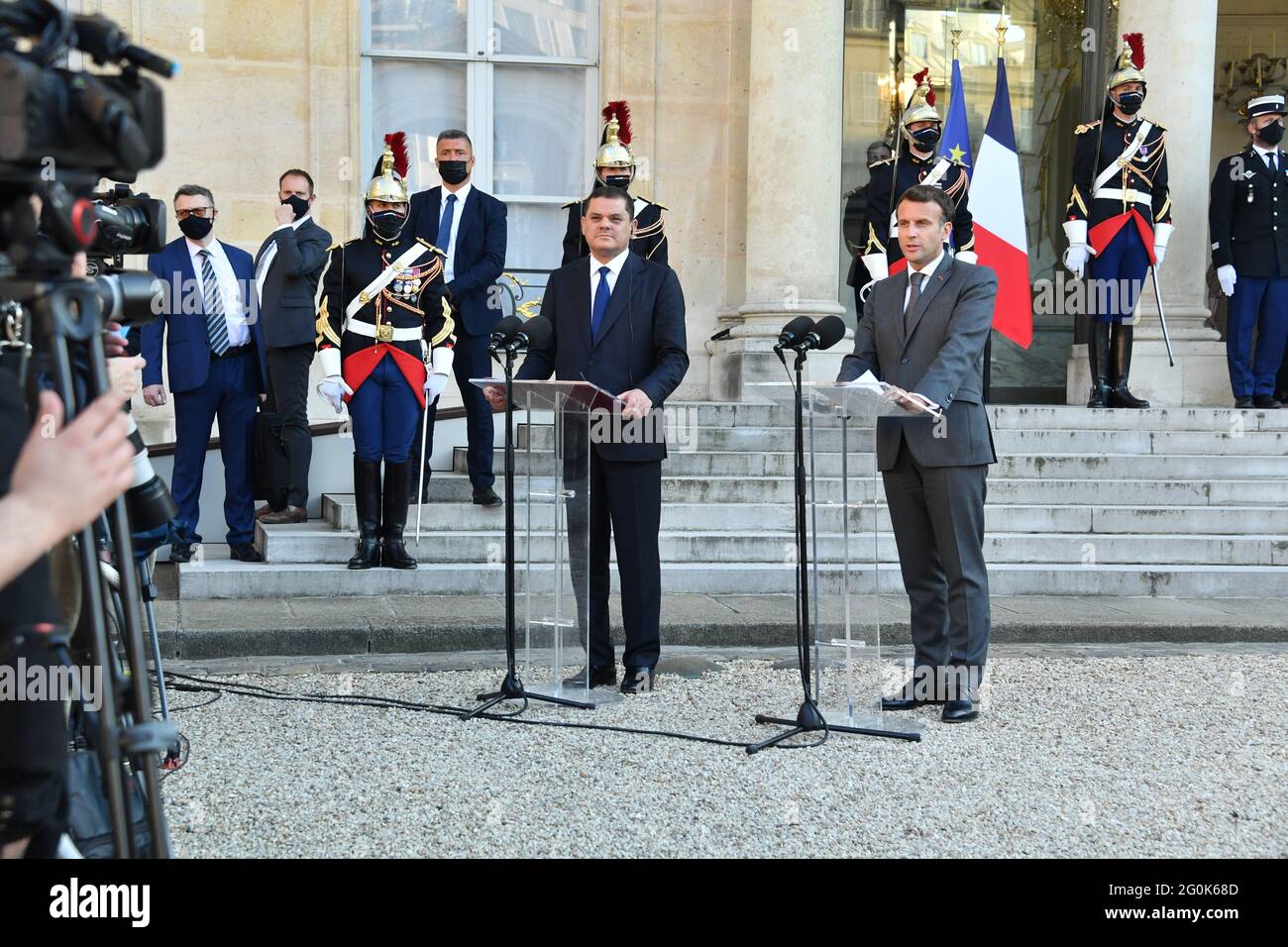Parigi, Francia. 01 Giugno 2021. il presidente francese Emmanuel Macron, al Palais de l Elysee di Parigi, la Francia incontra il primo ministro libico Abdul Hamid Dbeibeh il 1° giugno 2021. (Foto di Lionel Urman/Sipa USA) Credit: Sipa USA/Alamy Live News Foto Stock