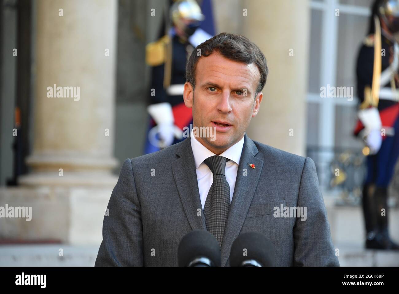 Parigi, Francia. 01 Giugno 2021. il presidente francese Emmanuel Macron, al Palais de l Elysee di Parigi, la Francia incontra il primo ministro libico Abdul Hamid Dbeibeh il 1° giugno 2021. (Foto di Lionel Urman/Sipa USA) Credit: Sipa USA/Alamy Live News Foto Stock