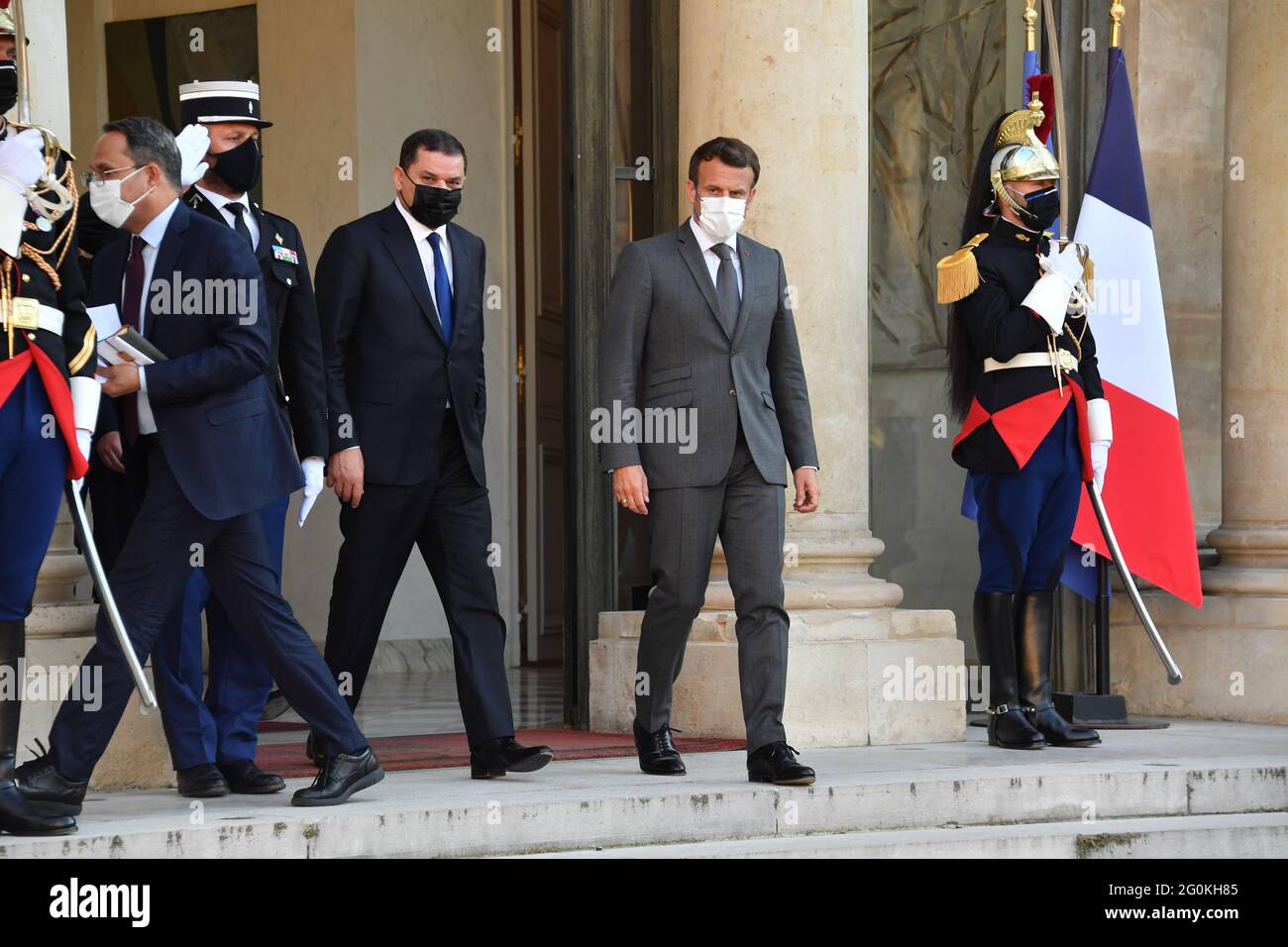 Parigi, Francia. 01 Giugno 2021. il presidente francese Emmanuel Macron, al Palais de l Elysee di Parigi, la Francia incontra il primo ministro libico Abdul Hamid Dbeibeh il 1° giugno 2021. (Foto di Lionel Urman/Sipa USA) Credit: Sipa USA/Alamy Live News Foto Stock