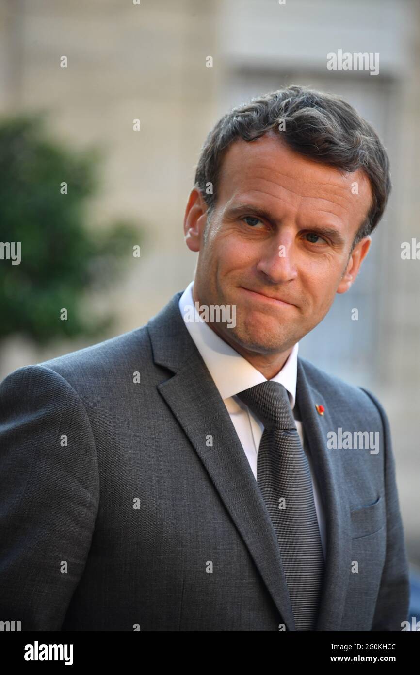 Parigi, Francia. 01 Giugno 2021. il presidente francese Emmanuel Macron, al Palais de l Elysee di Parigi, la Francia incontra il primo ministro libico Abdul Hamid Dbeibeh il 1° giugno 2021. (Foto di Lionel Urman/Sipa USA) Credit: Sipa USA/Alamy Live News Foto Stock