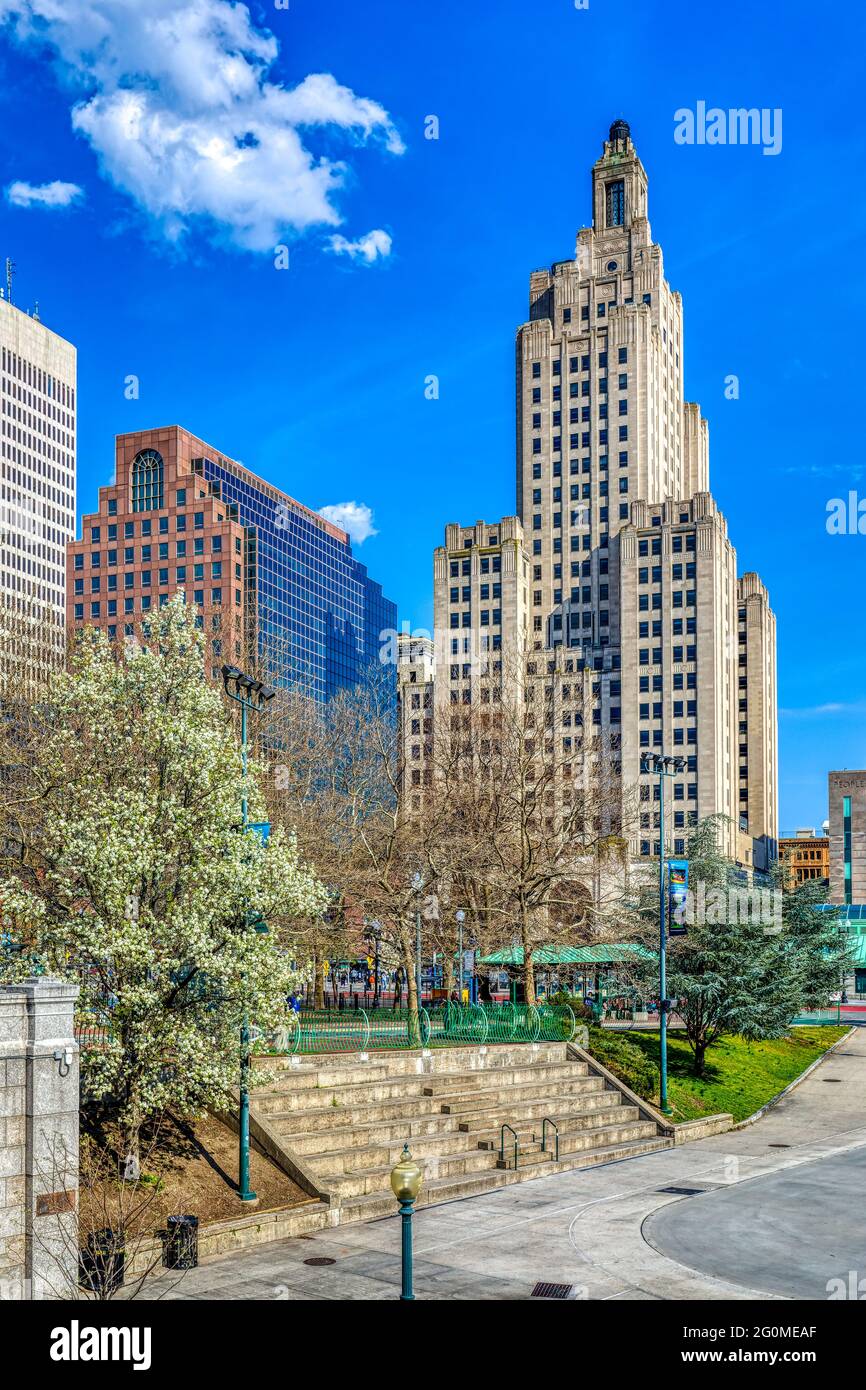 Industrial Trust Company Building, noto anche come Superman Building, 111 Westminster Street. L'iconico grattacielo di Providence è sulla lista di tutti "in via di estinzione". Foto Stock