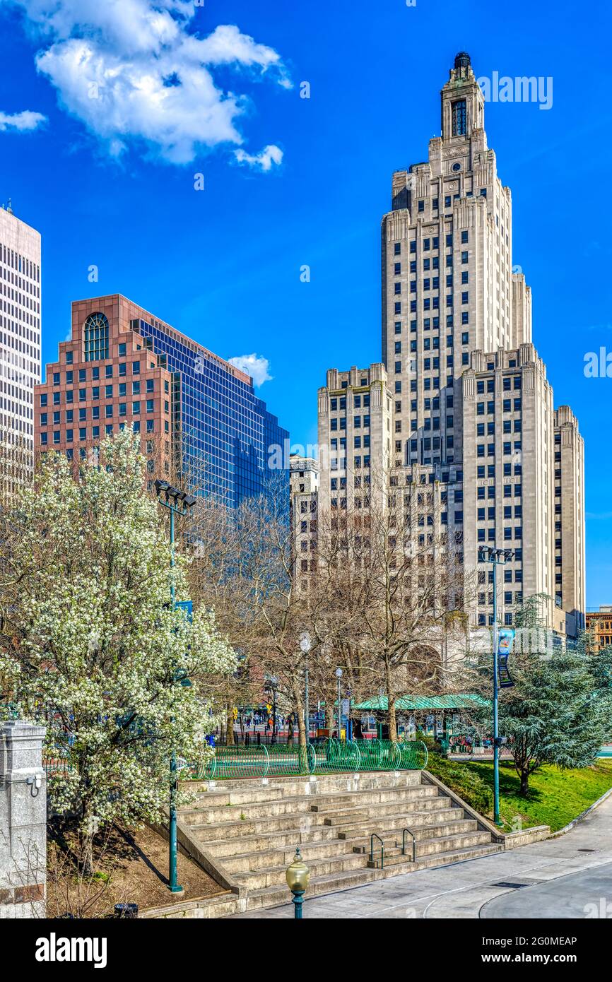 Industrial Trust Company Building, noto anche come Superman Building, 111 Westminster Street. L'iconico grattacielo di Providence è sulla lista di tutti "in via di estinzione". Foto Stock