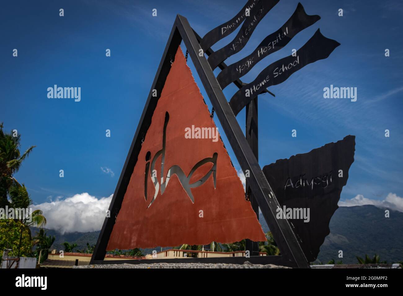 Isha Foundation tavola di navigazione triangolare in design speciale Foto Stock