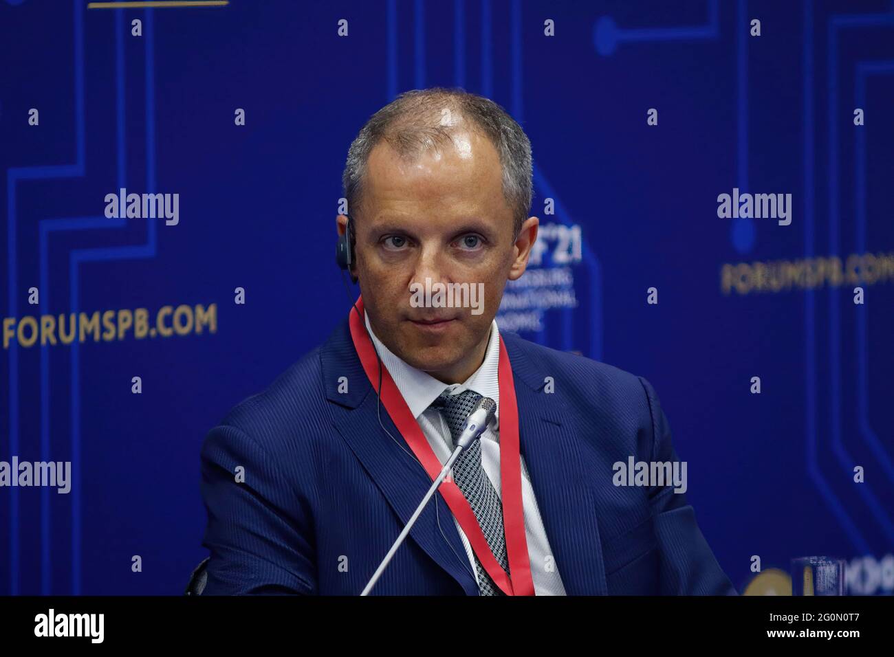 San Pietroburgo, Russia. 02 giugno 2021. James Hart, Director for Strategy and Business Development, TwoFour54 parla al St. Petersburg International Economic Forum (SPIEF), su 'investire in risorse umane: Partnership tra business e istruzione nelle industrie creative'. Credit: SOPA Images Limited/Alamy Live News Foto Stock