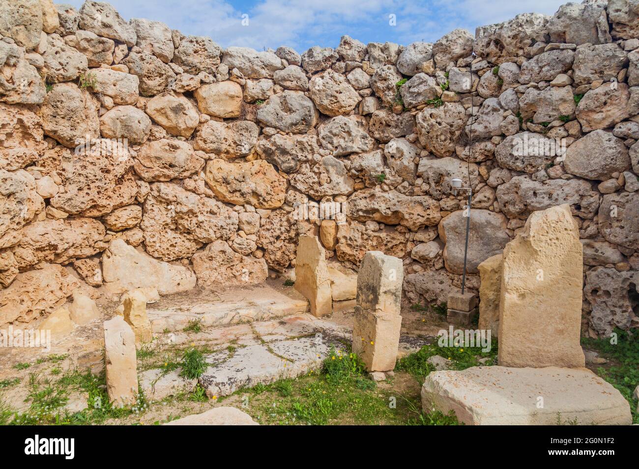 Complesso di templi megalitici Ggantija vicino al villaggio di Xaghra sull'isola di Gozo, Malta Foto Stock