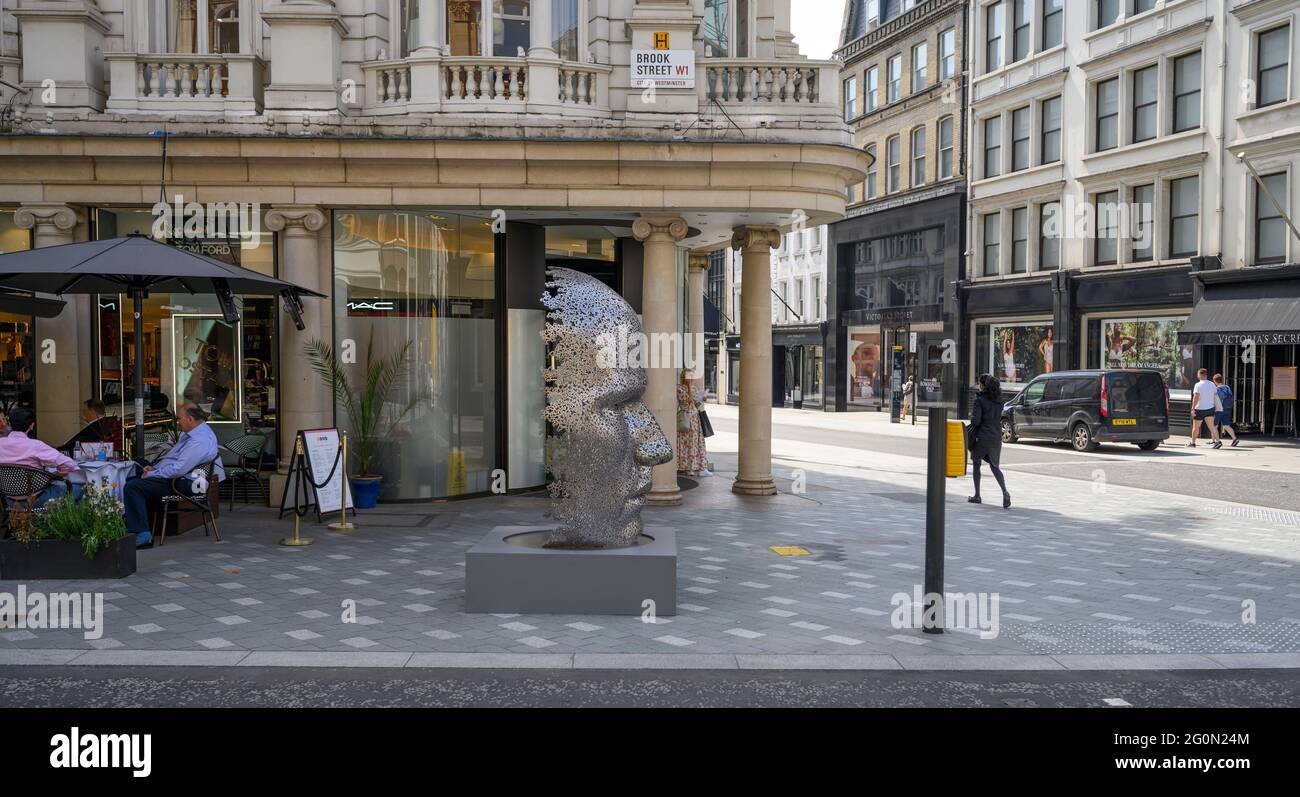 Brook Street, Londra, Regno Unito. 2 giugno 2021. SEO Young-Deok, meditazione 626, 2018 scultura presentata da Opera Gallery come parte del Mayfair scultura Trail. Credit: Malcolm Park/Alamy Live News. Foto Stock