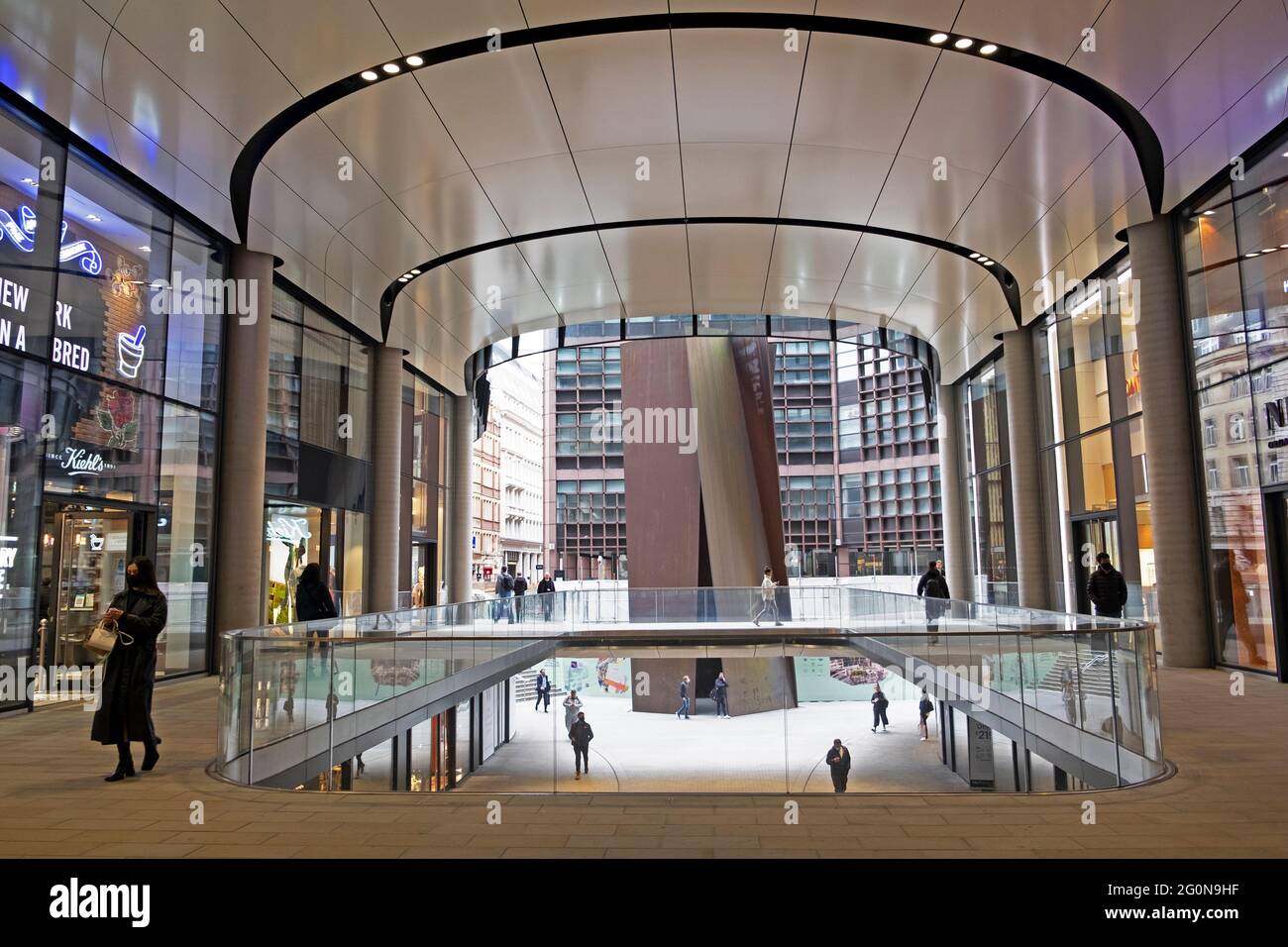 Vista di 100 Liverpool Street negozi di riqualificazione vicino Broadgate Circle nella città di Londra Inghilterra Regno Unito KATHY DEWITT Foto Stock