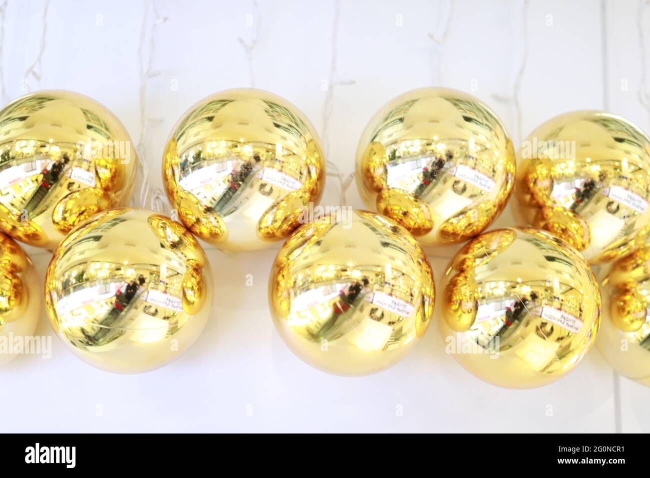 Palline scintillanti di Natale nuovo anno palle enormi Foto Stock