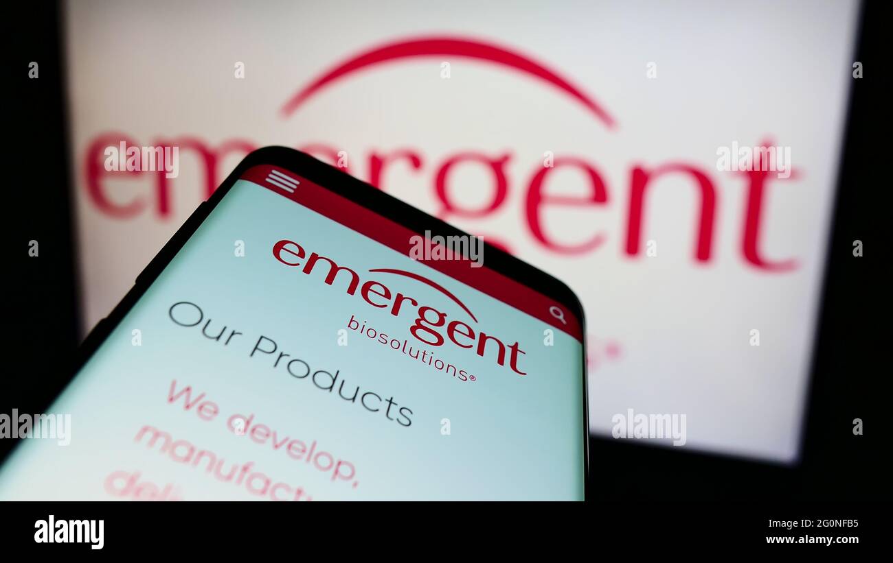 Smartphone con il sito Web della società americana emergente BioSolutions Inc. Sullo schermo davanti al logo aziendale. Mettere a fuoco in alto a sinistra del display del telefono. Foto Stock