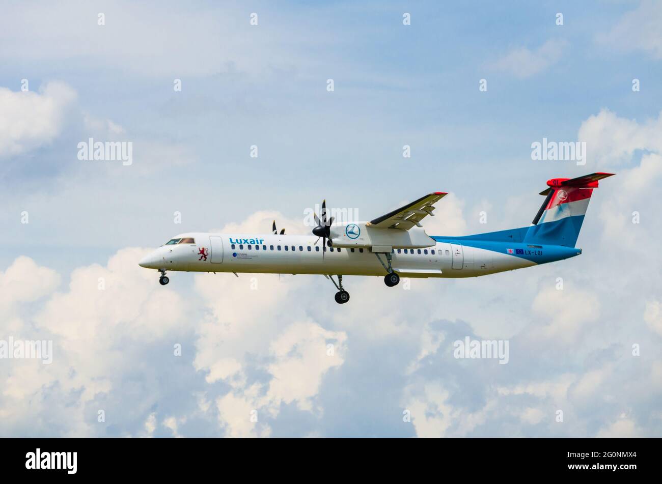 Barcellona, Spagna; 18 maggio 2019: Bombardier DHC-8-400 Aircraft della Luxair Company, atterrando all'aeroporto Josep Tarradellas di Barcellona-El Prat Foto Stock