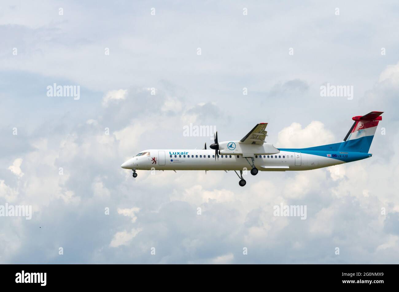 Barcellona, Spagna; 18 maggio 2019: Bombardier DHC-8-400 Aircraft della Luxair Company, atterrando all'aeroporto Josep Tarradellas di Barcellona-El Prat Foto Stock