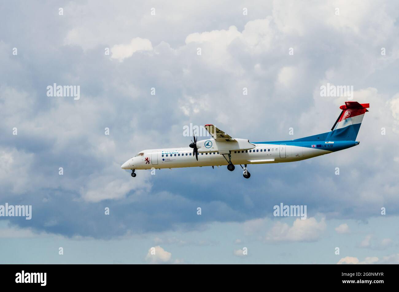 Barcellona, Spagna; 18 maggio 2019: Bombardier DHC-8-400 Aircraft della Luxair Company, atterrando all'aeroporto Josep Tarradellas di Barcellona-El Prat Foto Stock