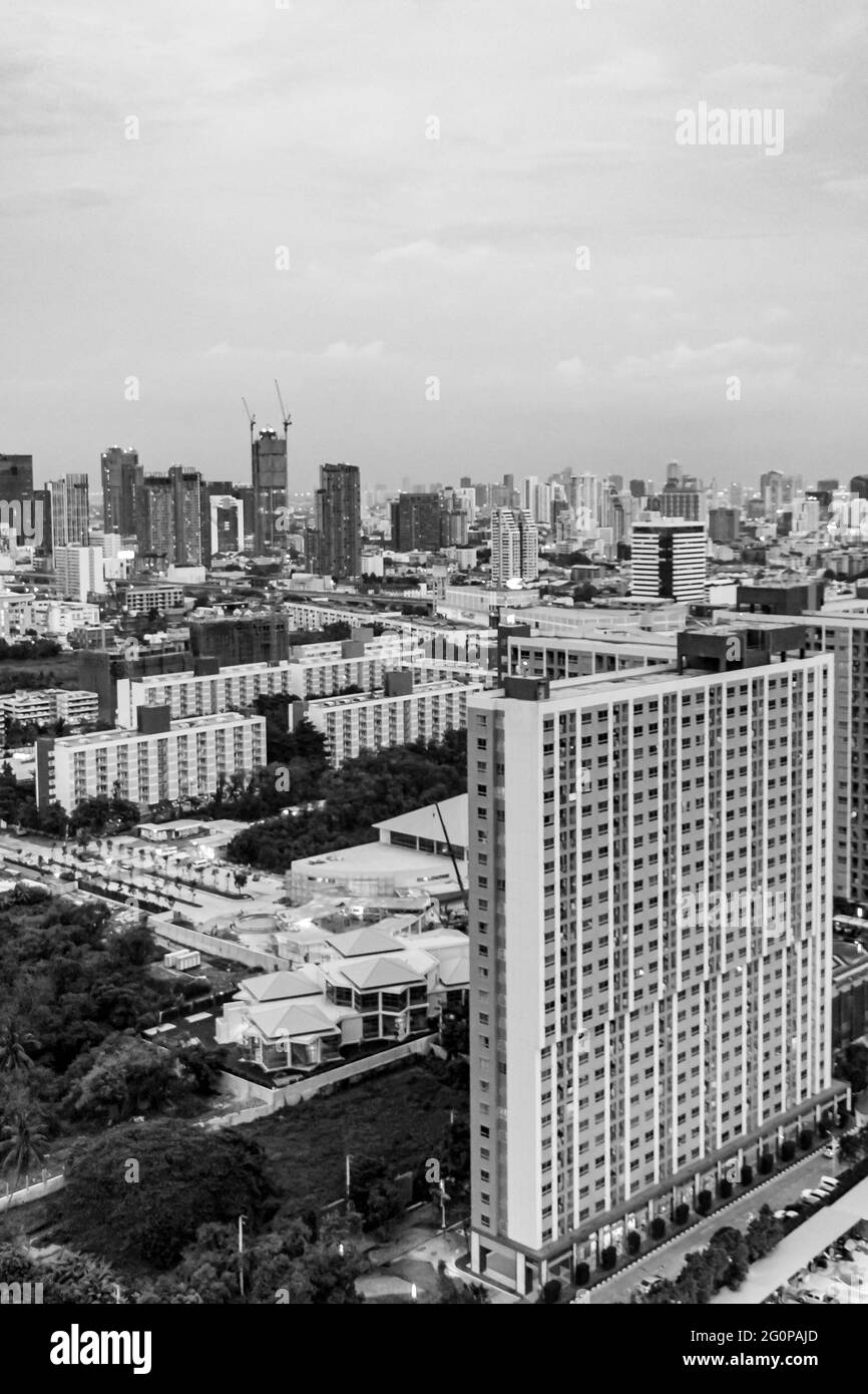 Immagine in bianco e nero del grattacielo panoramico della città di Bangkok e del paesaggio urbano della capitale della Thailandia. Foto Stock