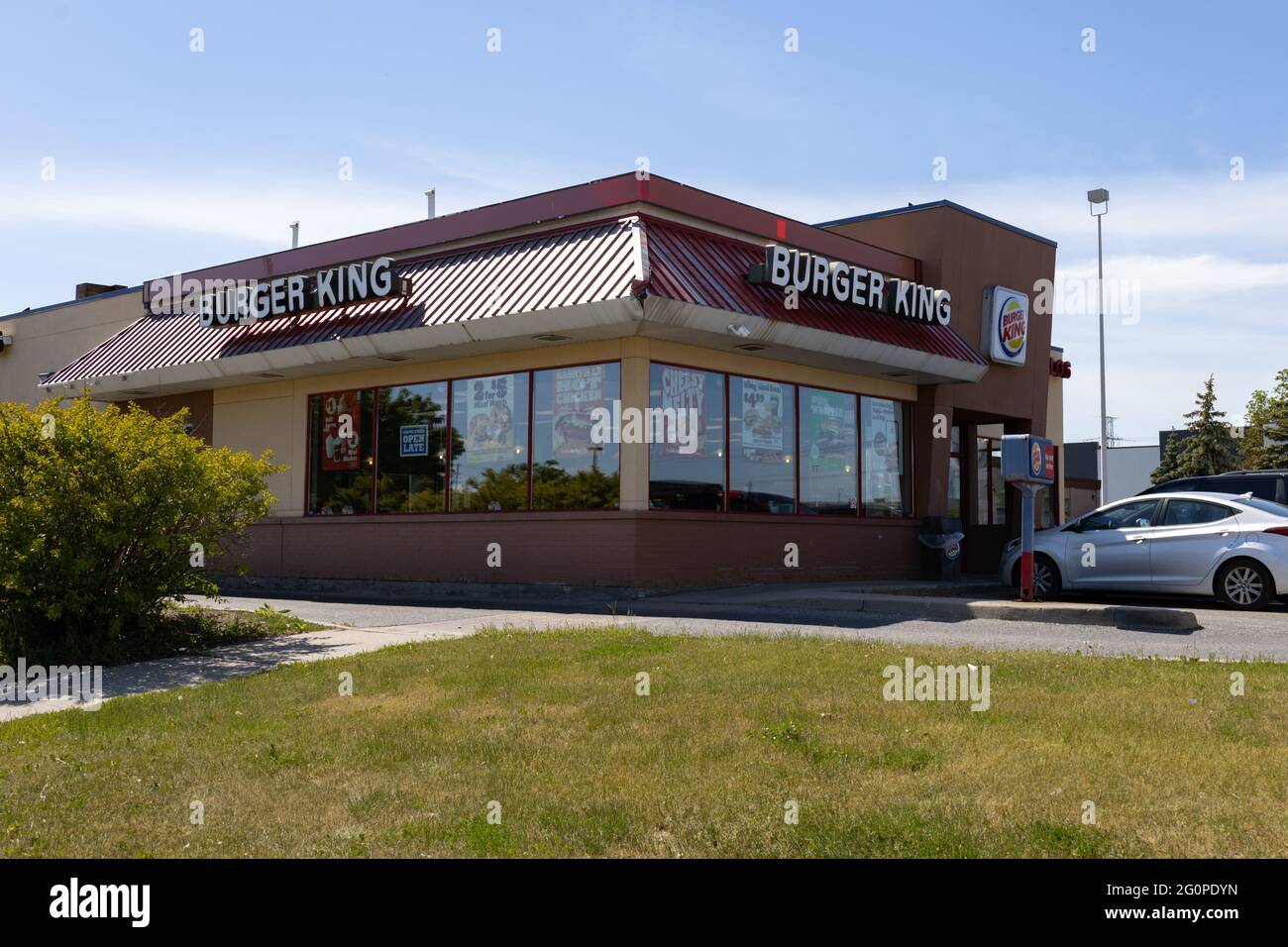 Ottawa, Ontario, Canada - 31 maggio 2021: Un ristorante fast-food Burger King a West Hunt Club Road. Foto Stock
