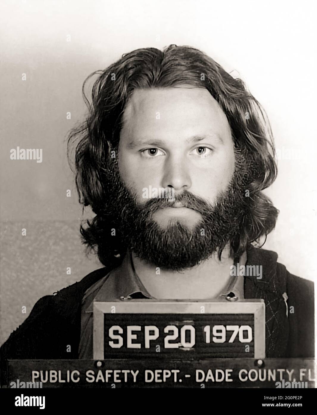 1970, 20 settembre, Contea di Dade , FLORIDA , USA : il celebre cantante e compositore Rockstar JIM MORRISON ( 1943 - 1971 ) delle PORTE ( fondato nel 1965 ), quando fu arrestato dal Dipartimento di polizia nella mug-shot ufficiale . Jim era stato accusato di esposizione indecente errata e di spese di sciagure . Il cantante è stato messo in marcia dopo che si è esposto durante un concerto del marzo 1969 a Miami . Fotografo sconosciuto , Dipartimento di pubblica sicurezza della Contea di Dade . - STORIA - FOTO STORICHE - MUSICA - MUSICA - CANTANTE - COMPOSITORE - ROCK STAR - ARRESTO - ARRESTATION - ARRESTATO DALLA POLIZIA - FOTO SEGNALETICA Foto Stock