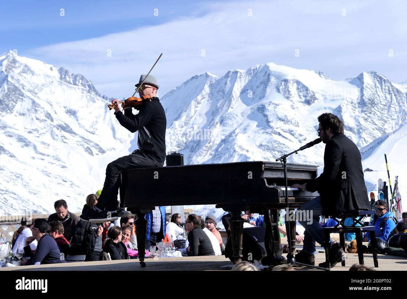 FRANCIA, ALTA SAVOIA (74) MEGEVE E SAINT-GERVAIS-MONT-BLANC STAZIONE SCIISTICA, RISTORANTE DI MONTAGNA LA FRUITIERE E LOUNGE BAR LA FOLIE DOUCE, SITUATO SU S Foto Stock