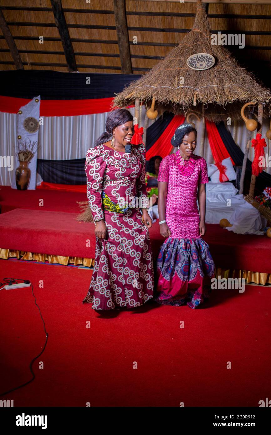 Lusaka, Kabulonga, Zambia, 4th gennaio 2020, la tradizionale cerimonia nuziale di Emma. Chiamato partito della cucina, facendo tutti i riti africani del matrimonio. Foto Stock