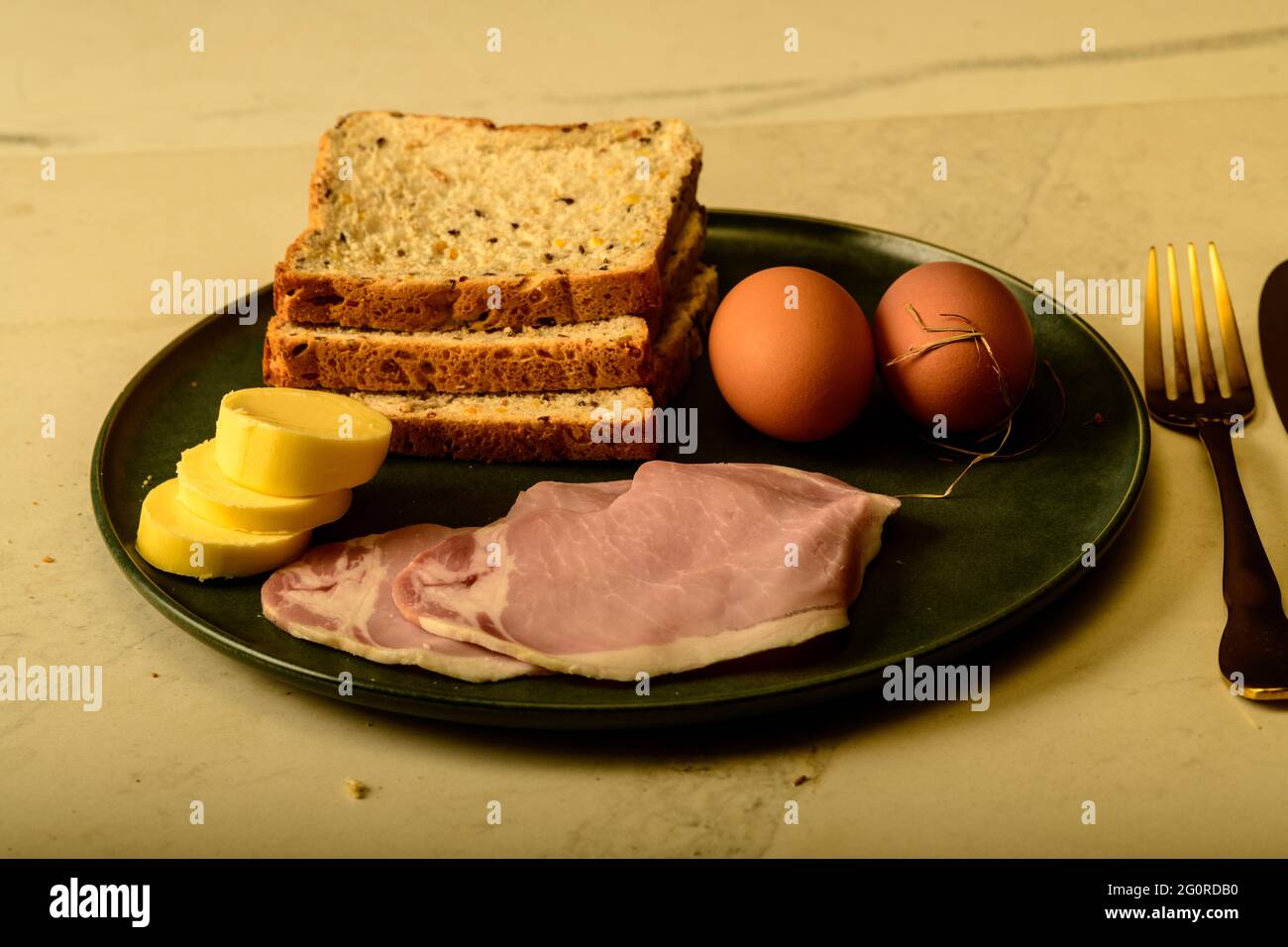 Ultima colazione della cucina del Cafe Nouvelle, pancetta e uova decostruttate, Foto Stock