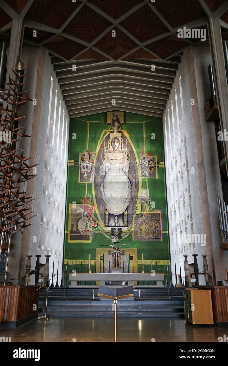 "Cristo in Gloria nel Tetramorfo" (Graham Sutherland, 1962, arazzi), Lady Chapel, Coventry Cathedral, Coventry, West Midlands, Inghilterra Regno Unito Europa Foto Stock