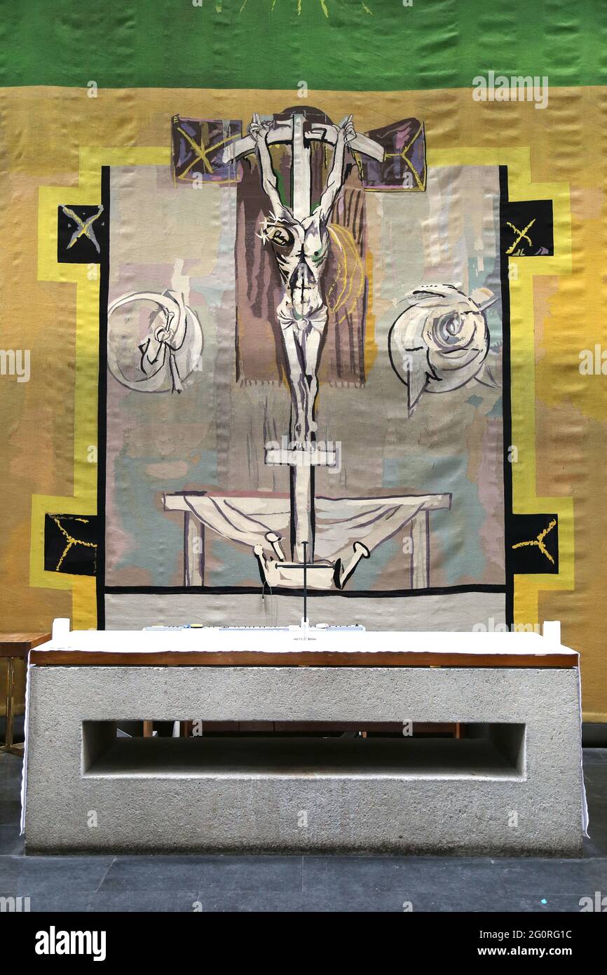 "Cristo in Gloria nel Tetramorfo" (Graham Sutherland, 1962, arazzi), Lady Chapel, Coventry Cathedral, Coventry, West Midlands, Inghilterra Regno Unito Europa Foto Stock