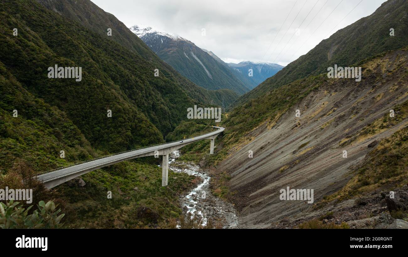 Vista dal punto panoramico Otira Viaduct, Arthur’s Pass National Park, Canterbury, South Island Foto Stock