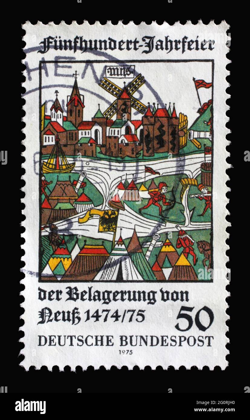 Un francobollo stampato in Germania che mostra un taglio di legno della città storica di Neuss, 500 ° anniversario dell'assedio di Neuss da Karl l'audace di Borgogna, circ Foto Stock